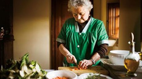 Compania de unde poţi "împrumuta" o bunicuţă care să-ţi facă de mâncare