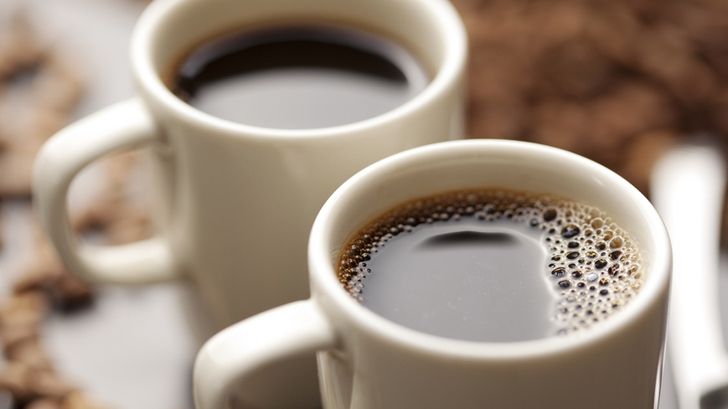 Ce să faci cu cafeaua nebăută. Utilizări la care nu te-ai fi gândit