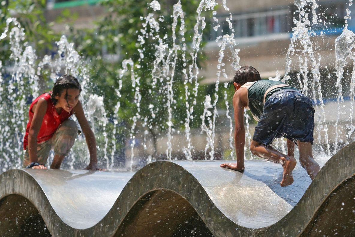 Cod portocaliu de caniculă în sudul ţării. În weekend, vor fi ploi în aproape toată ţara 