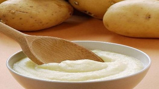 Ce se întâmplă dacă îţi pui cartofi pe piele. Efectul este uimitor