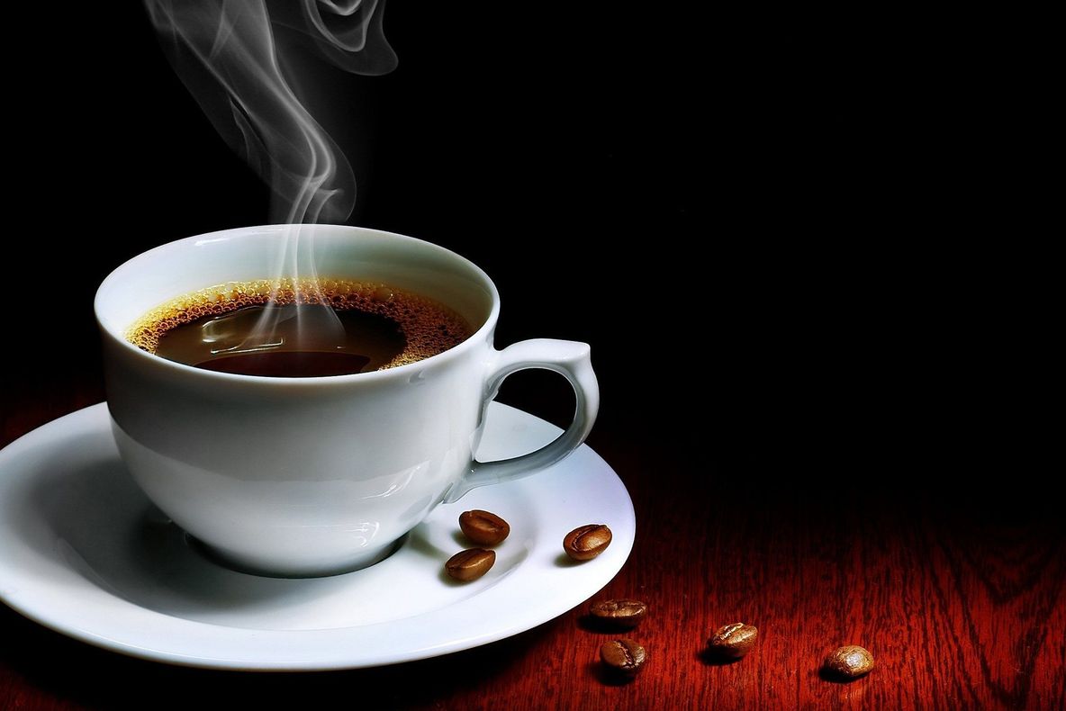 Ce se întâmplă în organismul tău dacă bei cafea înainte să te culci 