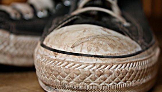 După ce vei citi asta, nu vei mai intra niciodată încălţat în casă