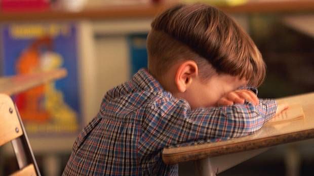 A lipsit de la şcoală pentru că îi murise tatăl. Acum, ceva incredibil se întâmplă cu mama lui