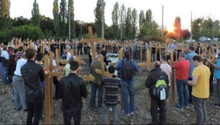 Protest inedit pe terenul pentru moschee. Ce au făcut mai mulți români care se opun construcției