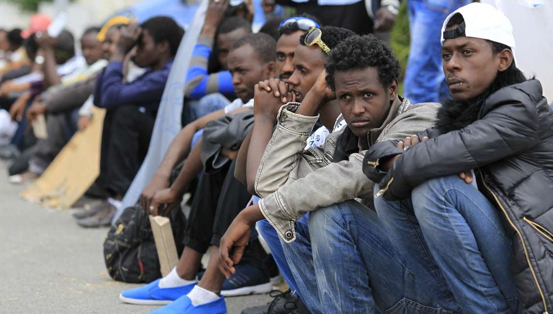 Franţa va primi 24.000 de refugiaţi în următorii doi ani. Câţi ar urma să găzduiască Germania