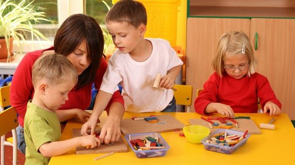 Statul dă cu o mână, ia cu alta. Grădinițele și școlile private vor plăti impozit pe profit 