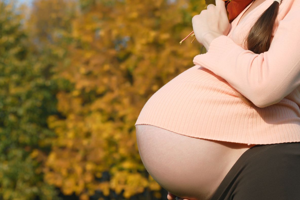 Caz şocant în Arad. Povestea femii care a născut într-o staţie de tramvai