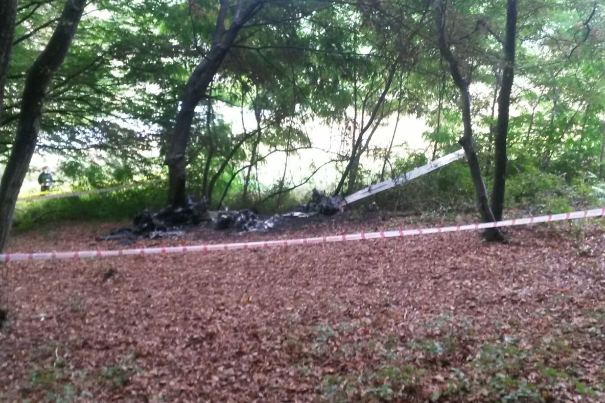 UPDATE. Tragedie! Un elicopter s-a prăbuşit în Harghita, după care a explodat. FOTO