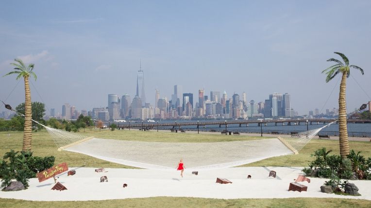 Acesta este cel mai mare hamac din lume. Câţi oameni încap în el