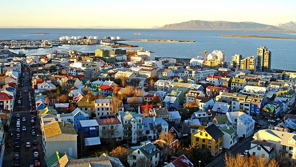 11.000 de islandezi se oferă să primească refugiaţi sirieni în casele lor. Cum a reacţionat guvernul