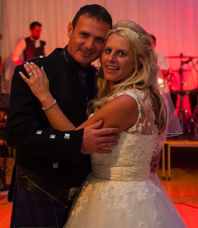 De la bal la spital: o mireasă a plecat în timpul nunţii pentru a merge la dentist