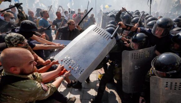 Bilanțul violențelor de la Kiev: doi oameni au murit, 9 sunt grav răniți și alți 141, în spital