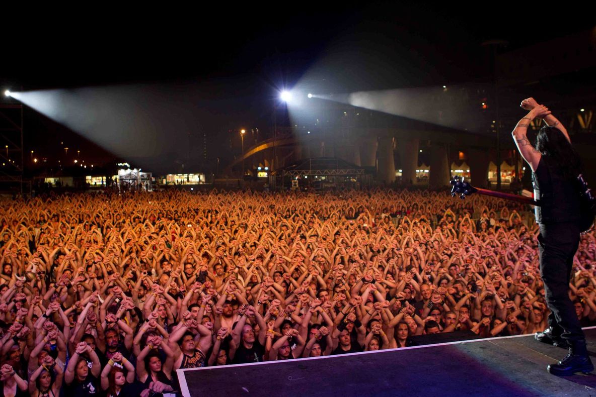 O trupă legendară vine în România. Gata de spectacol?