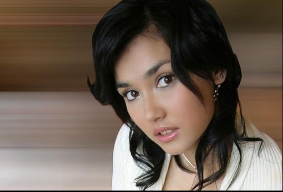 Mega-scandal în Indonezia. O actriță de filme pentru adulți a apărut în manualul de engleză