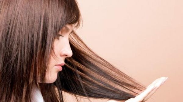 Cum scapi de mătreaţă cu un singur ingredient din bucătărie. Definitiv