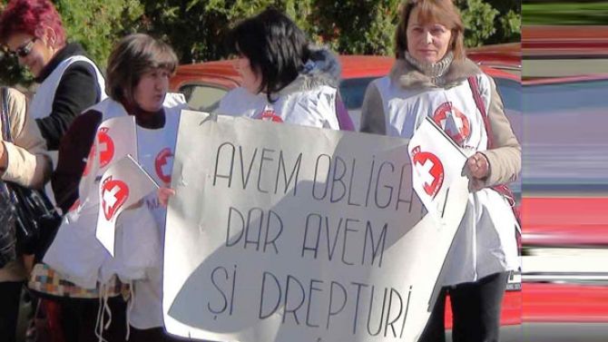 Medicii ies în stradă. 1500 de doctori și asistente cer salarii ”decente”, în fața Guvernului