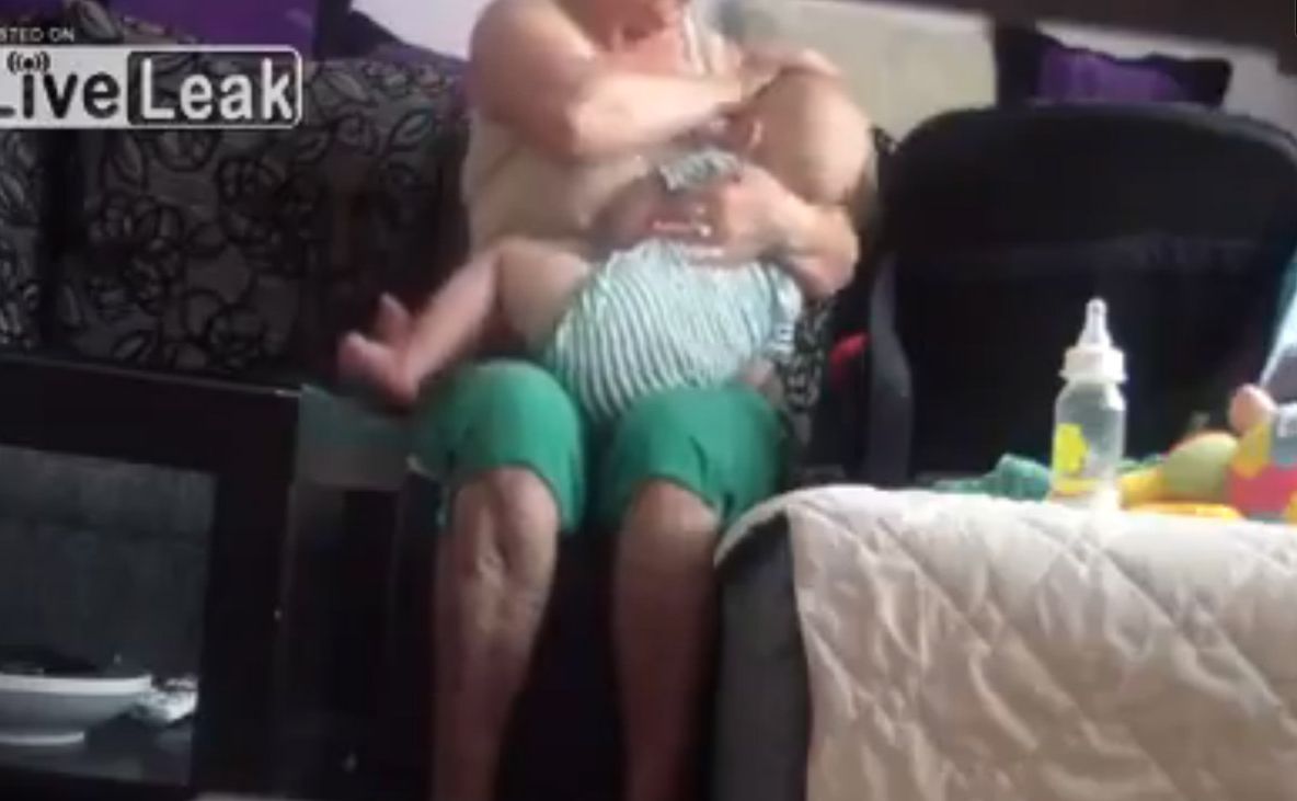 Bănuiau că se întâmplă ceva cu bebeluşul lor şi au montat o cameră de supraveghere