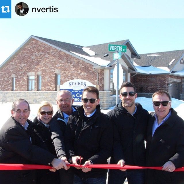  Nikos Vertis a dat numele unei străzi din Toronto. Când vine în România?