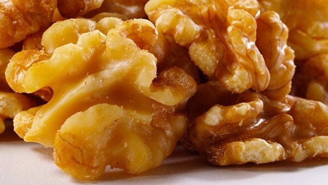 Au mâncat nuci în fiecare zi, timp de câteva luni. Ce s-a întâmplat cu ei? Medicii sunt uimiţi