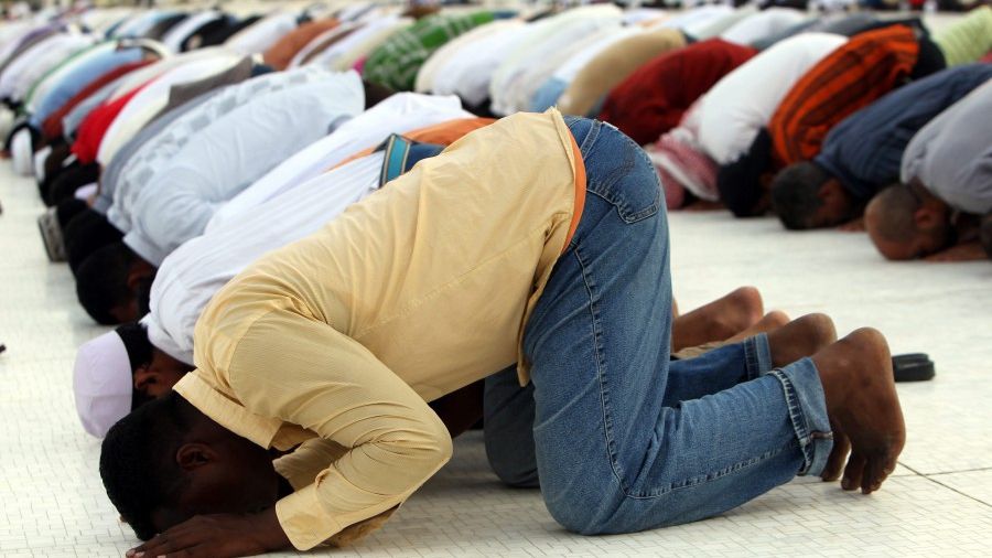 Biserica pregăteşte alimente pentru imigranţi. De ce ar putea fi REFUZATE de aceștia