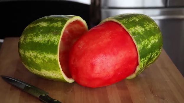 Cum sa cureţi un PEPENE ca un profesionist. Trucul care a cucerit milioane de oameni