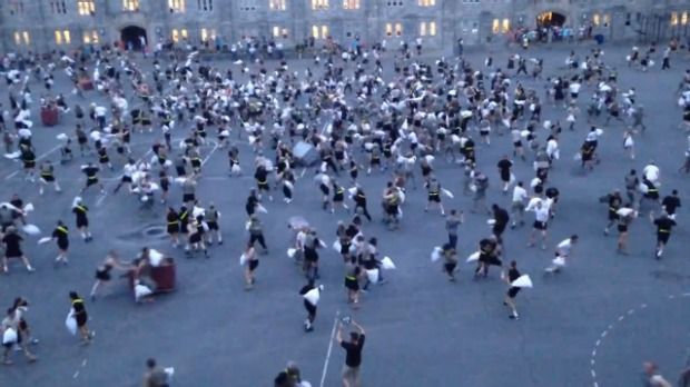 30 de cadeţi răniţi, după o bătaie cu perne. Cum a fost posibil