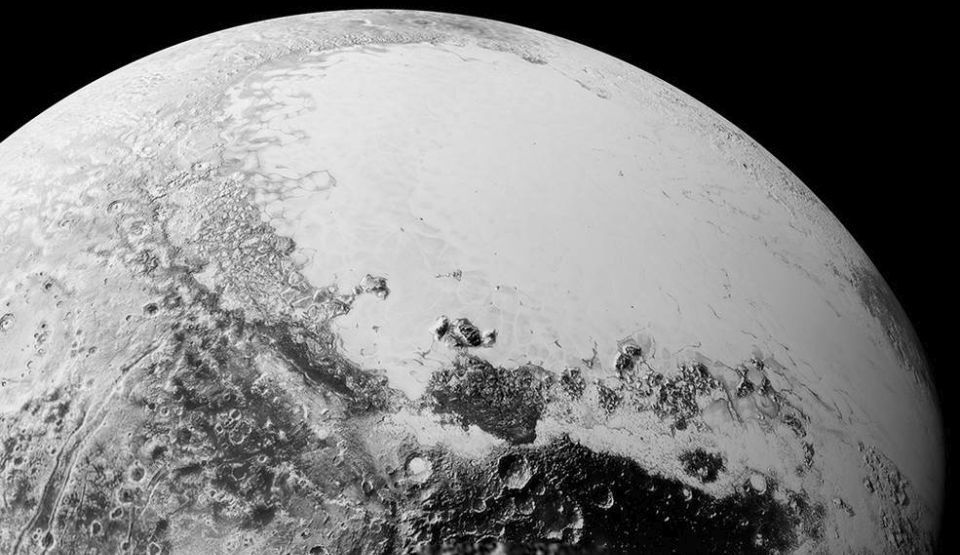 Noi imagini cu planeta Pluto. Este pur şi simplu spectaculoasă