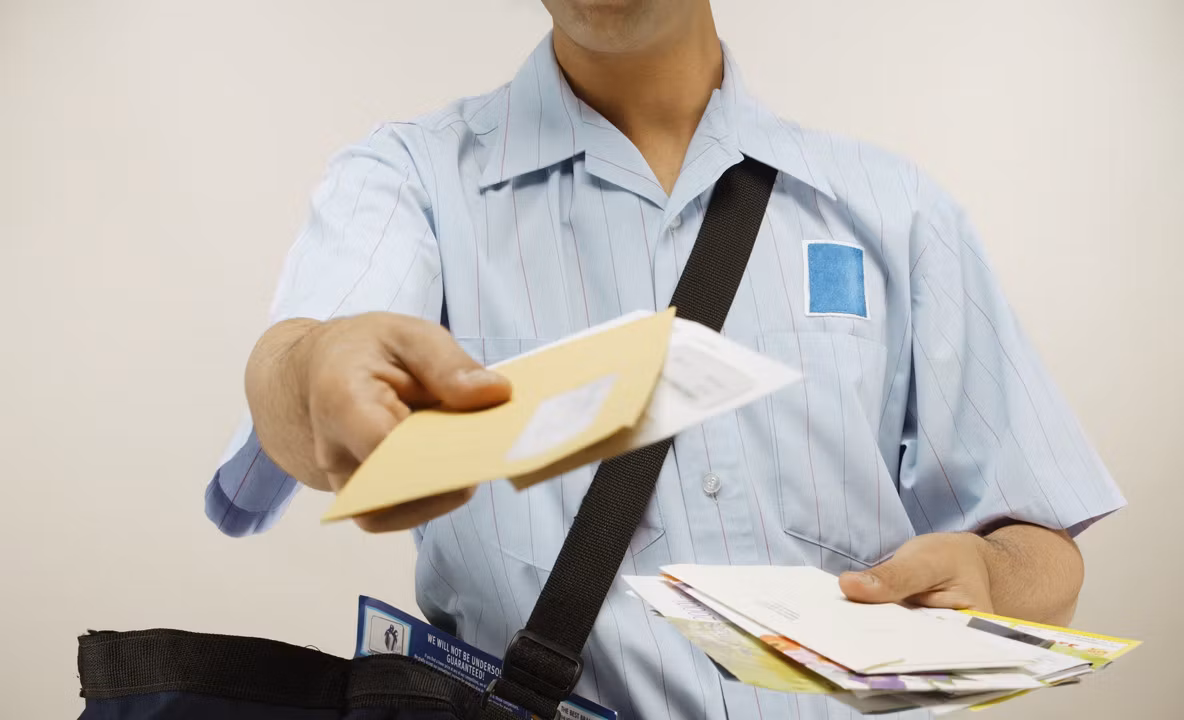 AMNISTIA FISCALĂ. Plicurile cu datoriile ANAF, aduse de poștași acasă. Tot ei vor colecta și banii