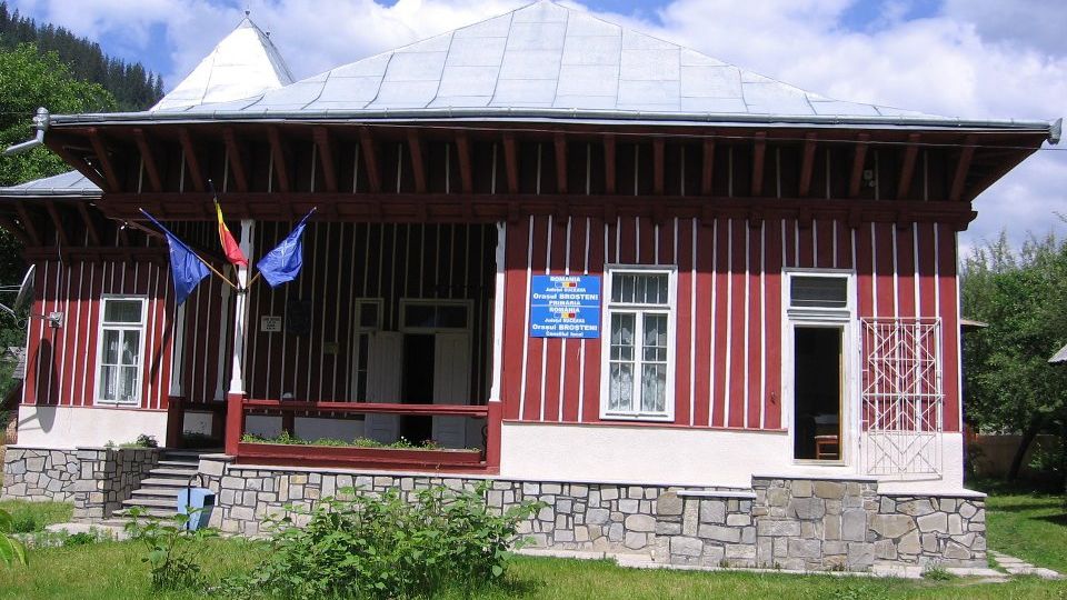 Scandal la primărie: „A venit la intimidare cu un cuţit şi m-a înjurat”