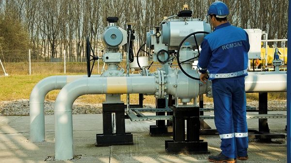 ELCEN: Bucureştenii vor avea, totuşi, căldură la iarnă. Datoriile către Romgaz, plătite eşalonat