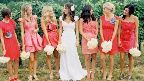 Ce le-a cerut o mireasă domnişoarelor de onoare. "Vorbeşte serios?"