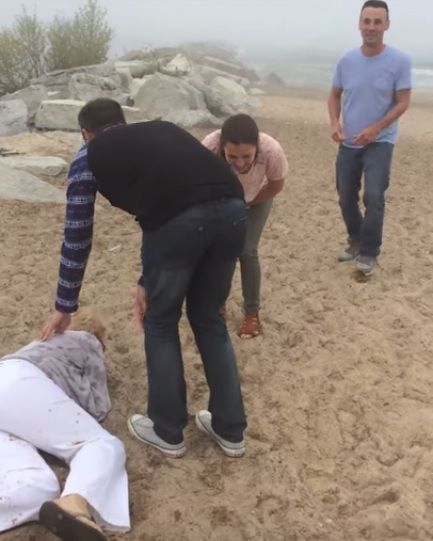 A vrut să fie romantic, dar planurile i-au fost ruinate. O cerere în căsătorie care stârnește râsul