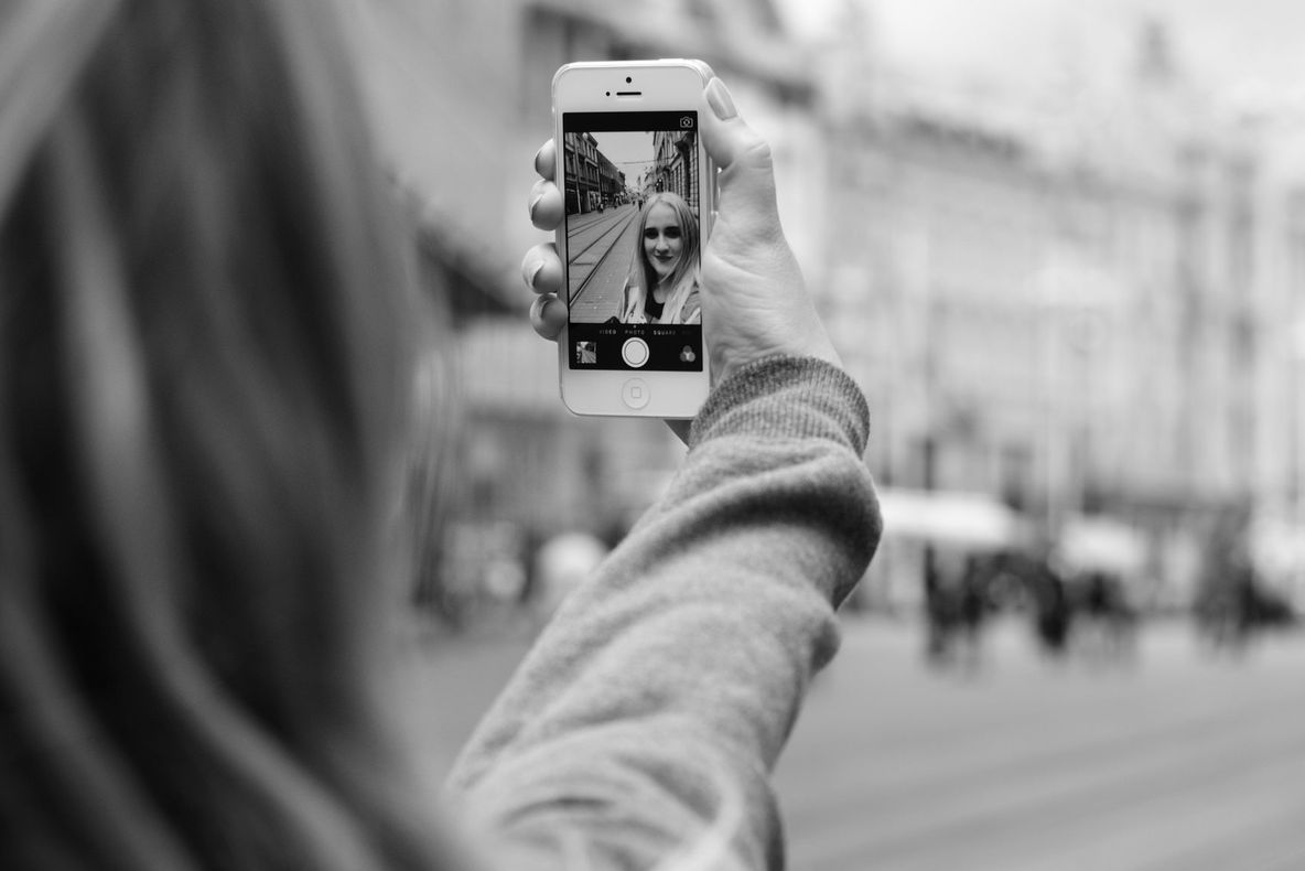 Ce probleme psihice ascunde fenomenul selfie