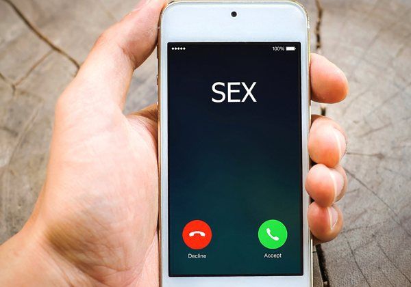 Și-a făcut un selfie și l-a trimis unei colege. Nu se aștepta să vină poliția peste el