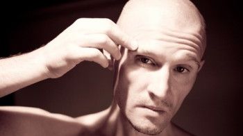 9 mituri despre căderea părului la bărbaţi