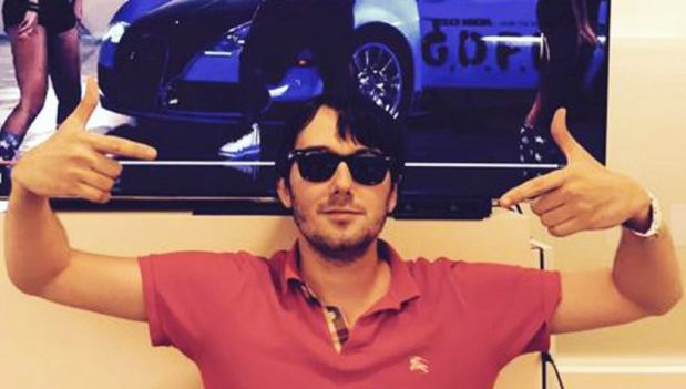 Scandal după ce un afacerist intrat pe piața farma a scumpit un medicament vital cu 5.000%