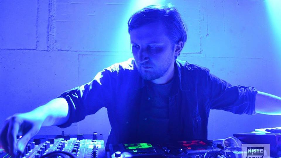 Un muzician din România a lansat o aplicaţie inedită. Cum poţi să "te plimbi" într-un cântec