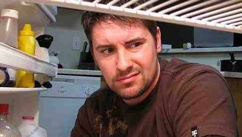 Ca-n filmele de groază, dar e real.Au deschis frigiderul, iar ce au găsit acolo i-a trimis la spital