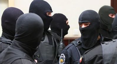 Geantă suspectă în holul de la intrarea în Parlament. Accesul, restricţionat