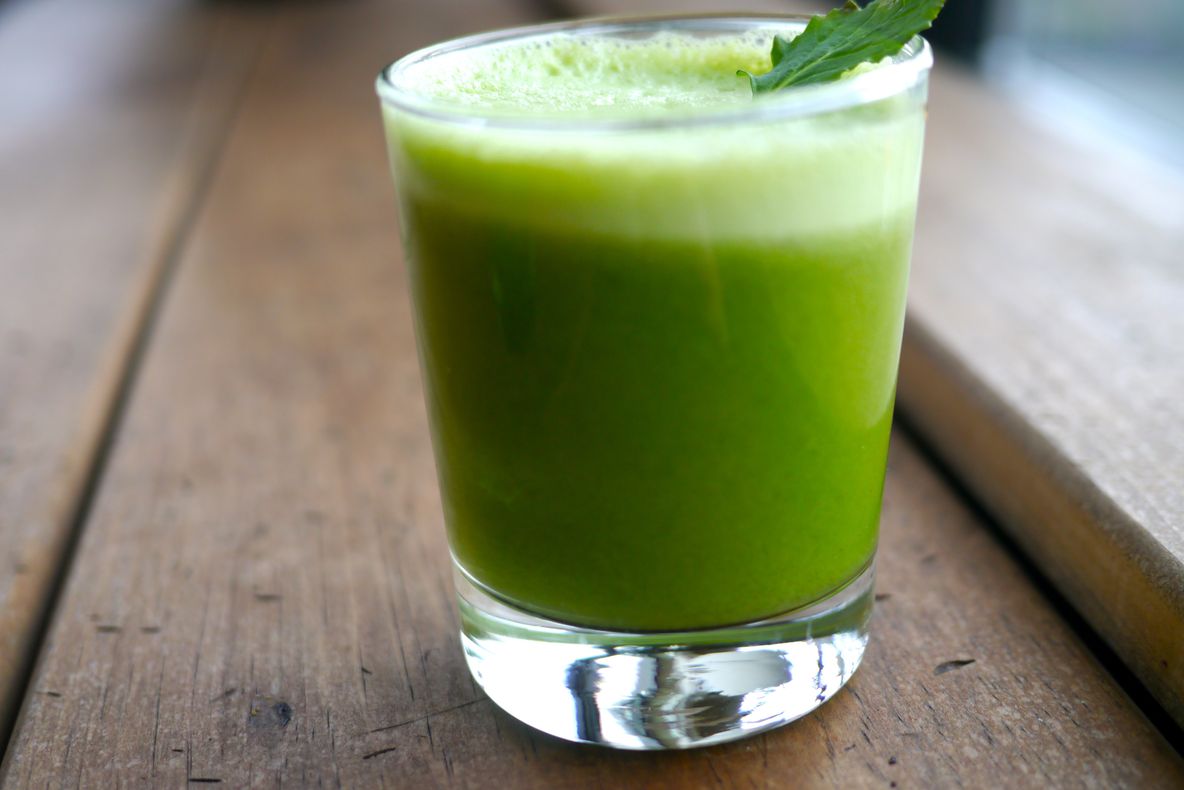 Cea mai bună metodă de detoxifiere. Reţetă de sucuri de crudităţi 