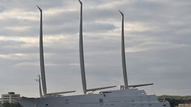 Aceste este super-iahtul de 400 de milioane de dolari. Cui aparţine