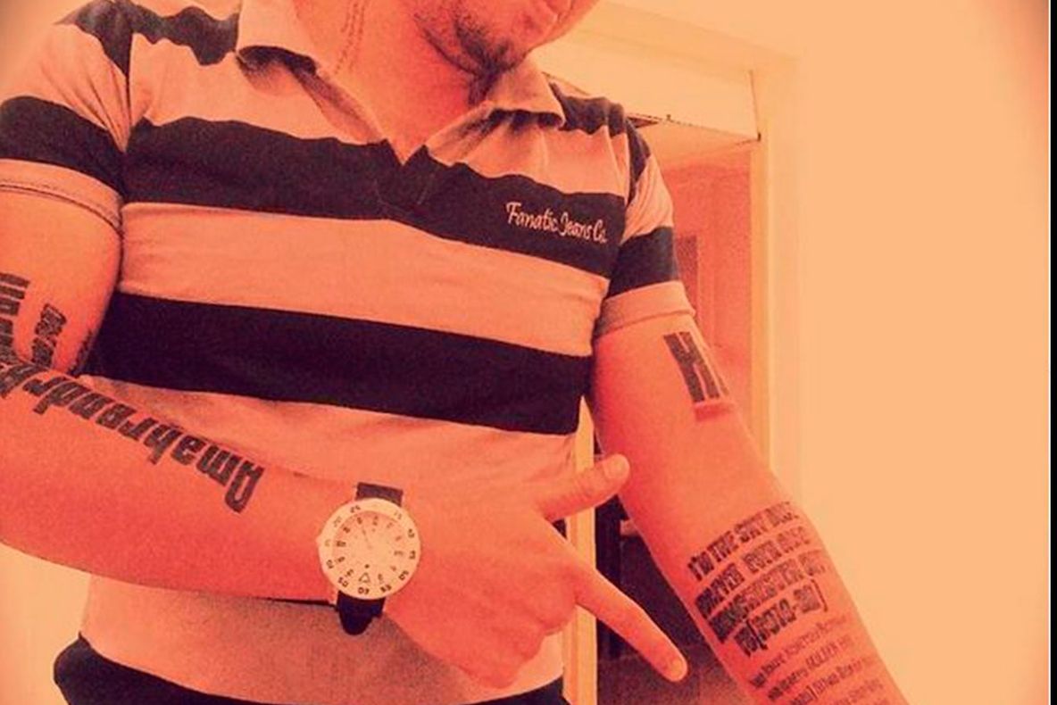 Un suporter și-a tatuat numele fotbaliștilor preferați pe braț. Apoi a văzut gafa uriașă