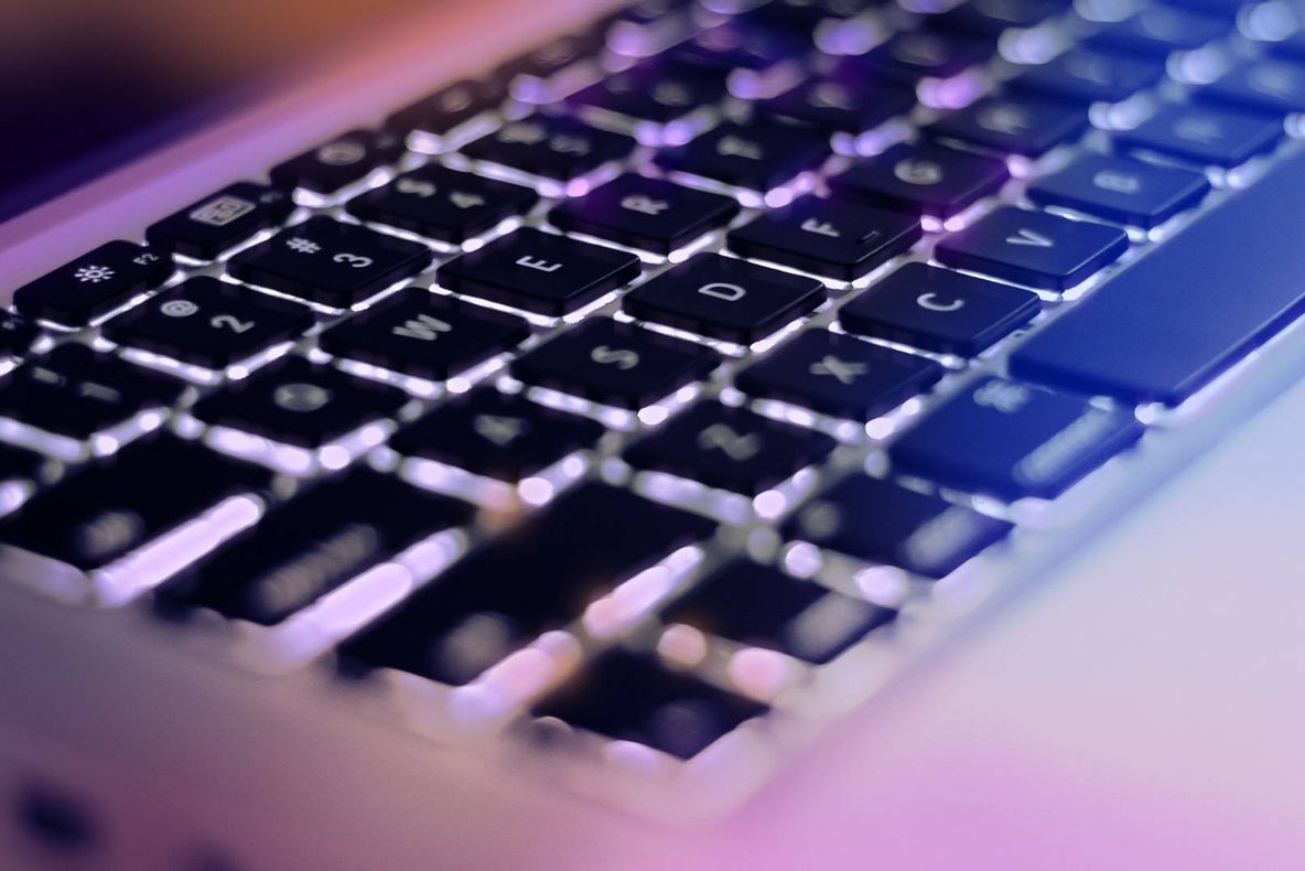 Internetul, noul teritoriu al infractorilor! IGPR: Tranzacții de milioane de dolari, descoperite