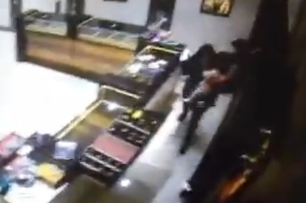 Ce au văzut proprietarii unui magazin pe camerele de înregistrare. Nici polițiștii nu se așteptau