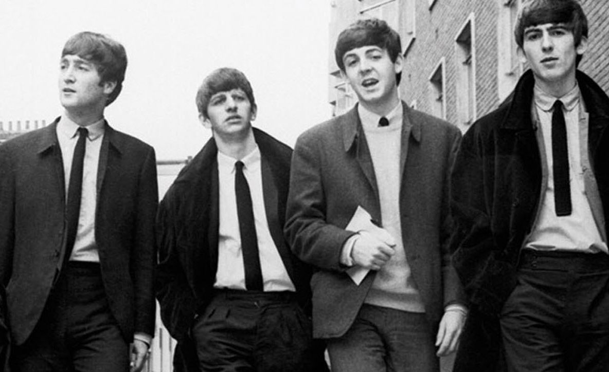 Primul contract semnat de Beatles cu o casă de discuri, vândut la licitaţie. Cât a costat
