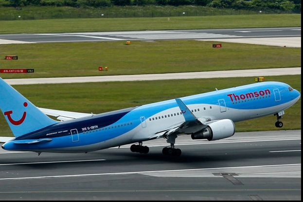 Clipe de panică pentru 200 de pasageri! Un avion a aterizat forțat fără tren de aterizare