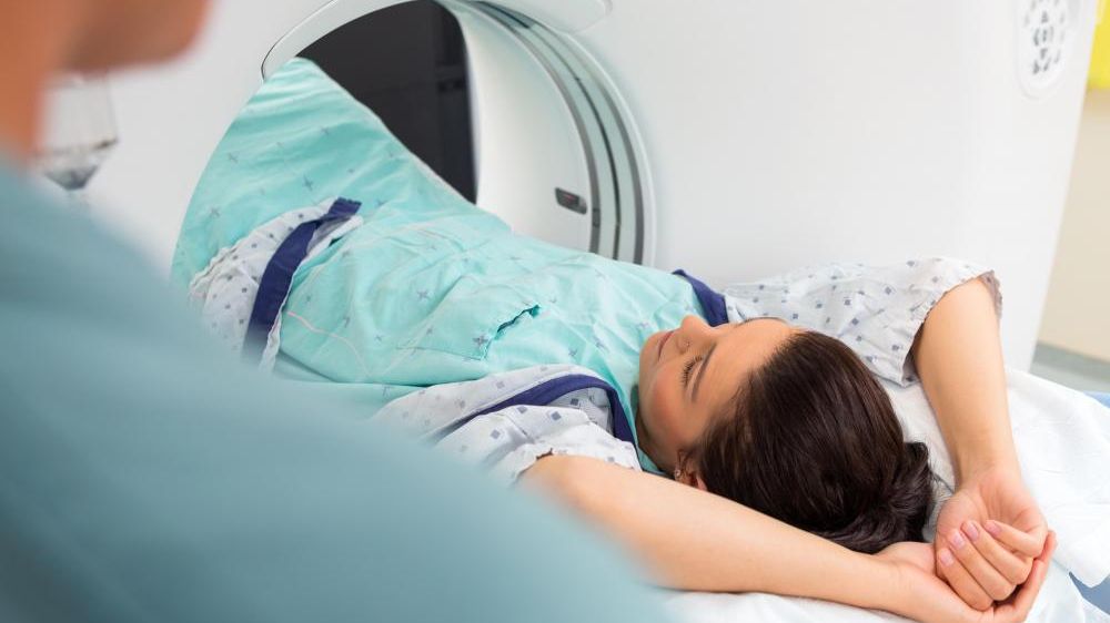 Sistem bolnav, pacienţi disperaţi. Analize gratuite, la anul - "Nu avem plafon"