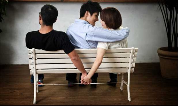 Cum îți dai seama că o femeie te înșală, doar uitându-te la fața ei