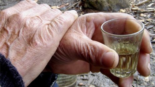 Ce se întâmplă în organismul nostru când bem ţuică fiartă. Nici nu îţi imaginezi ce efect are
