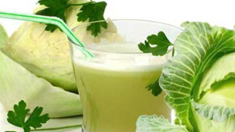 Benficiile neştiute ale sucului de varză. Previne o formă gravă de cancer